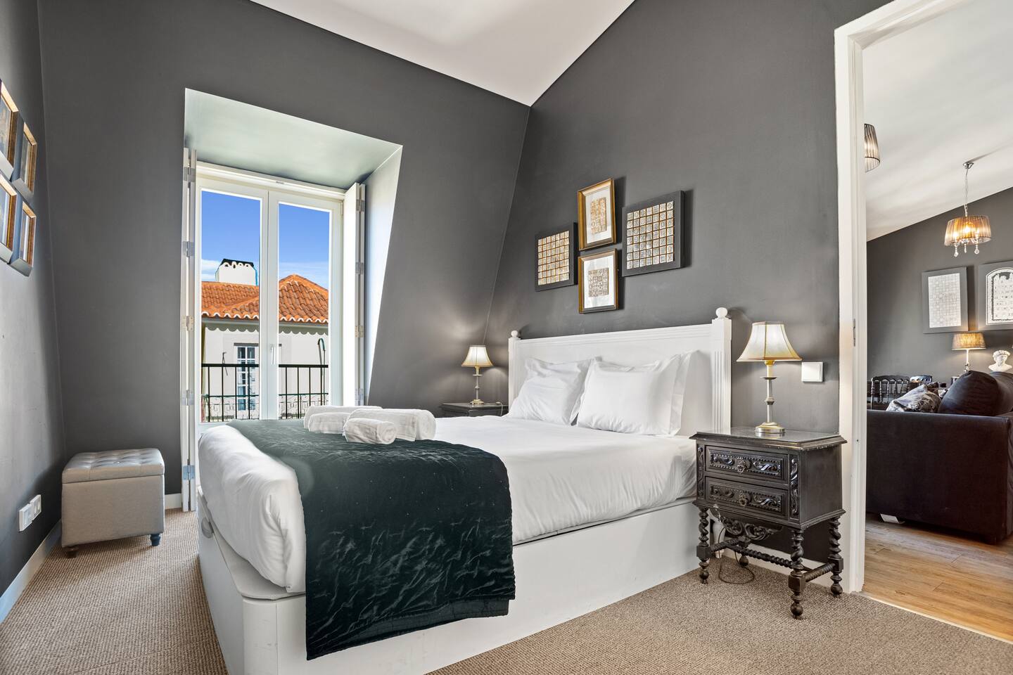 Vintage 1-Bedroom Oasis Center