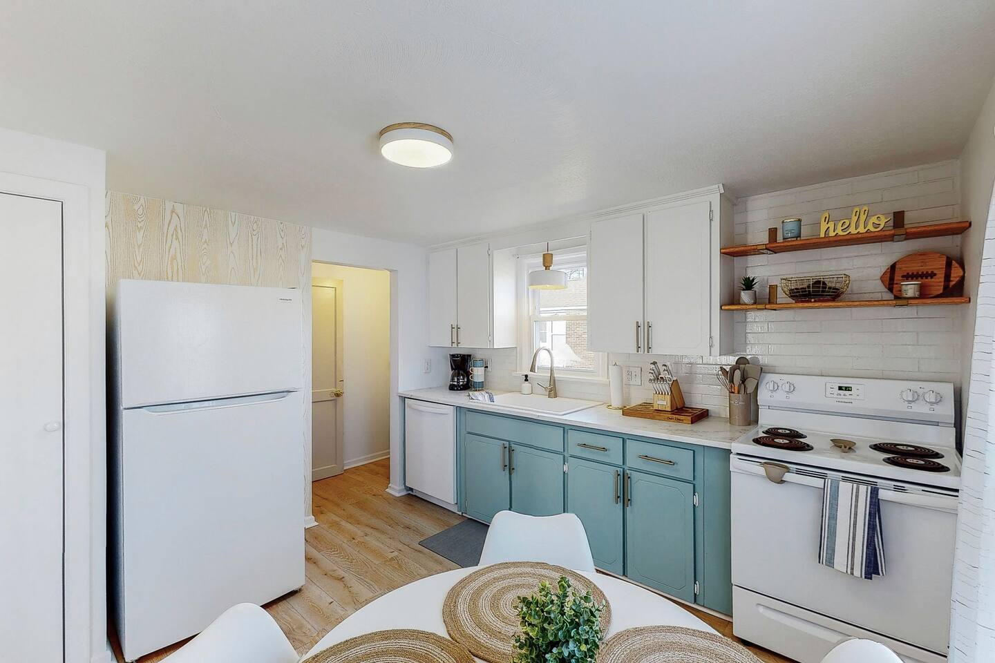 End Zone Escape-Light and Bright HOF Village Home