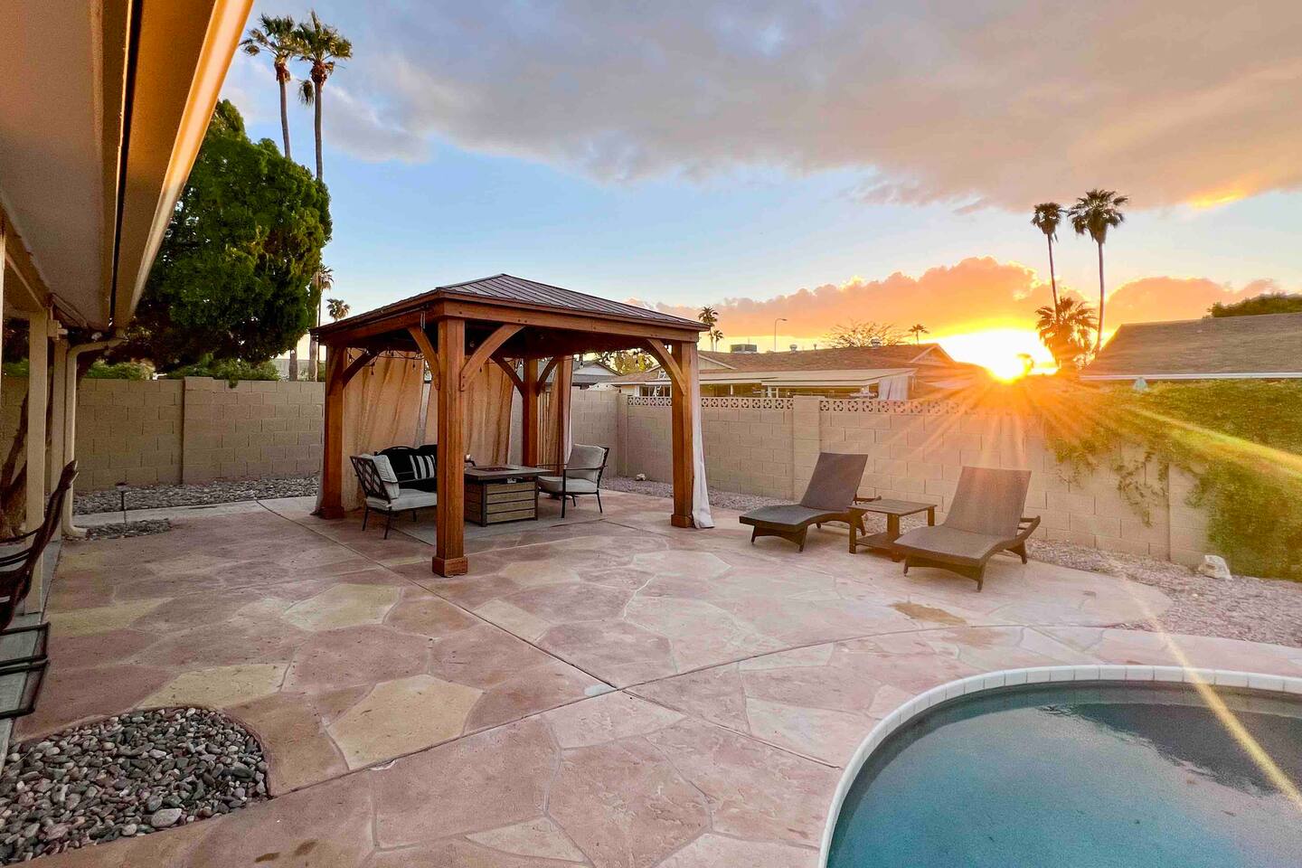 4b Entertainer backyard pool and firepit