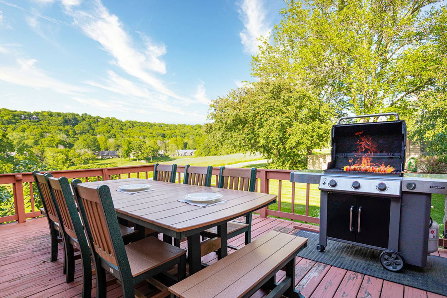 Galena retreat for 14! - hot tub, game room, golf
