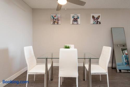 Sleeps 5 Major Attractions Mins Away 1 Bedroom