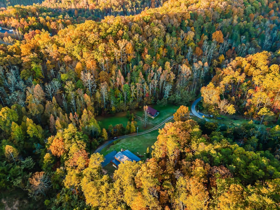 6-Acres, 6mi to PF, View, Spa, Pets, Decks & Games