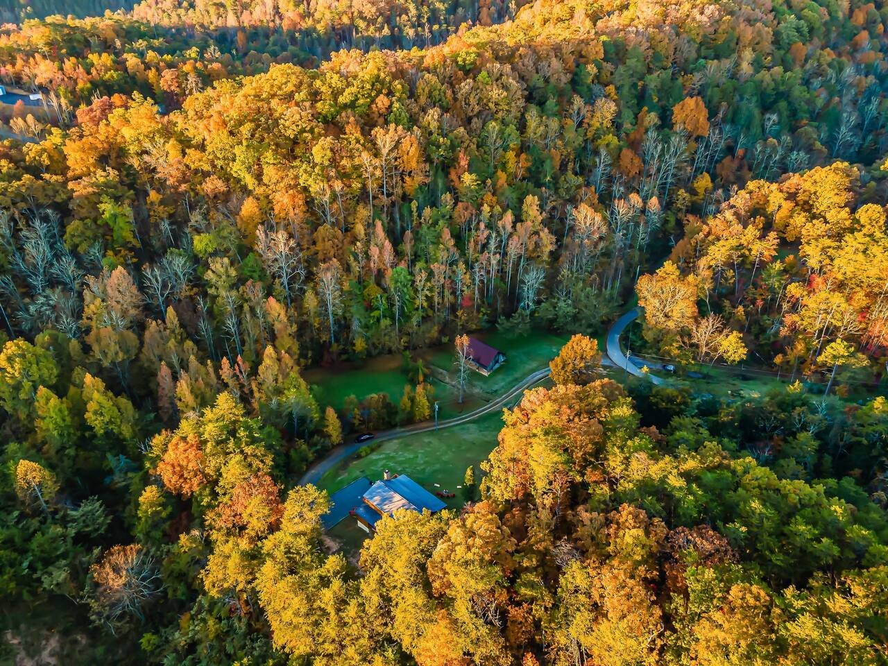 6-Acres, 6mi to PF, View, Spa, Pets, Decks & Games