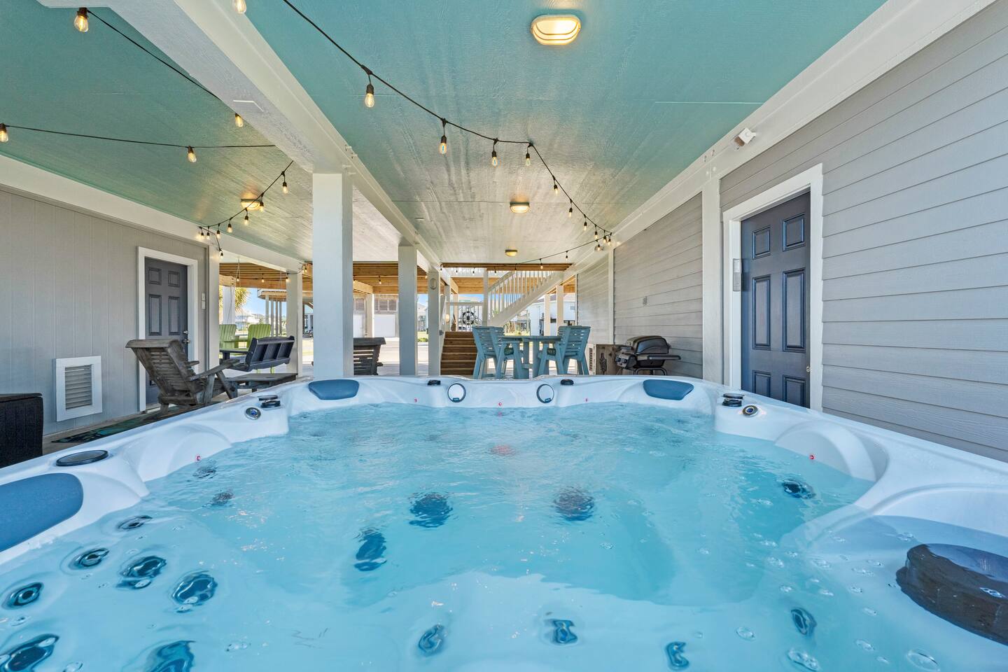 Beach Access, Lux, Hot Tub, Pets, Decks & Games