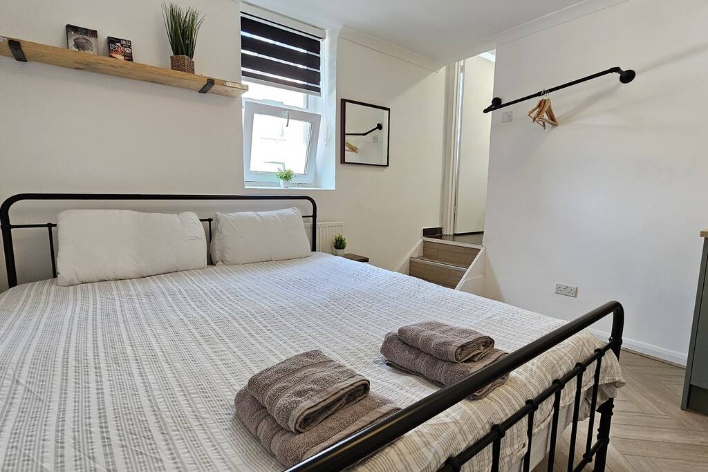 Super-King Studio! - Camberwell