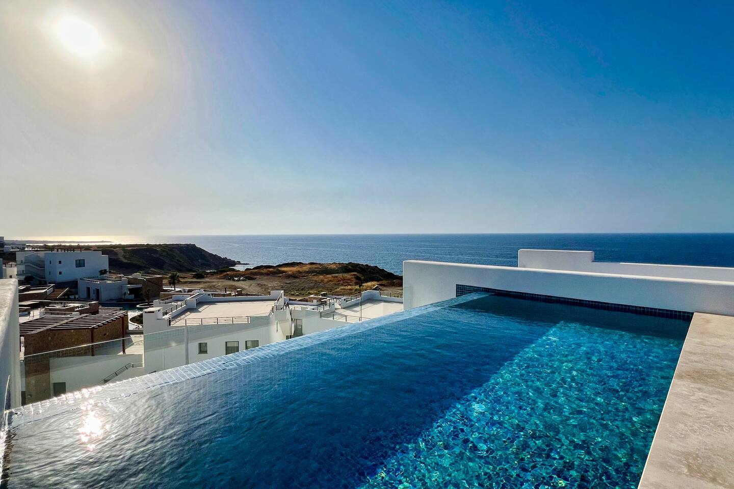 Luxuriöses 3BR Apt: Rooftop-Pool + Gym + Tennis