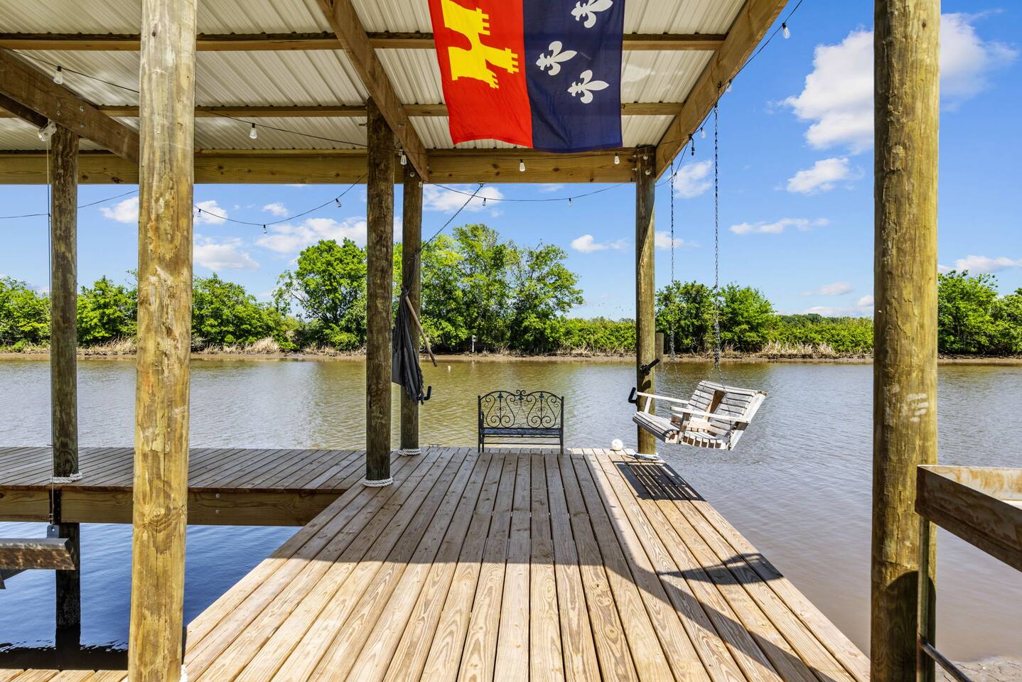 Down Da Bayou Lodge! Near Tabasco & Rip Van Winkle