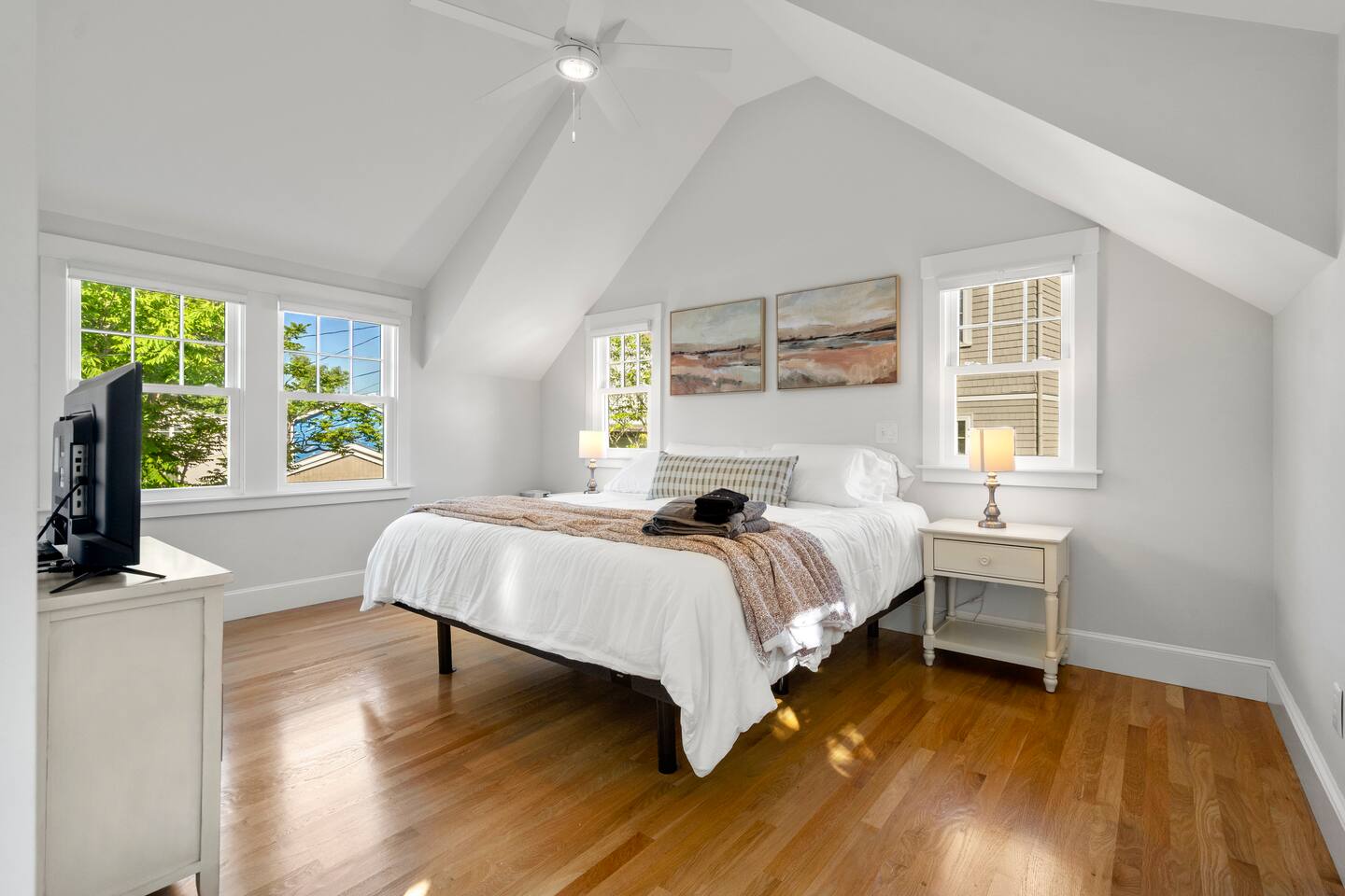 Dog Friendly 2BR Home Walk to Beach+Bearskin Neck