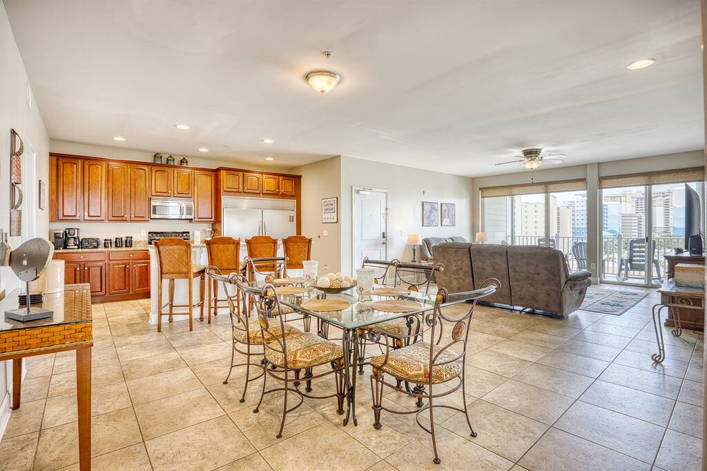 5th Night FREE - Sleeps 12 3br (7 beds)-3.5 Baths