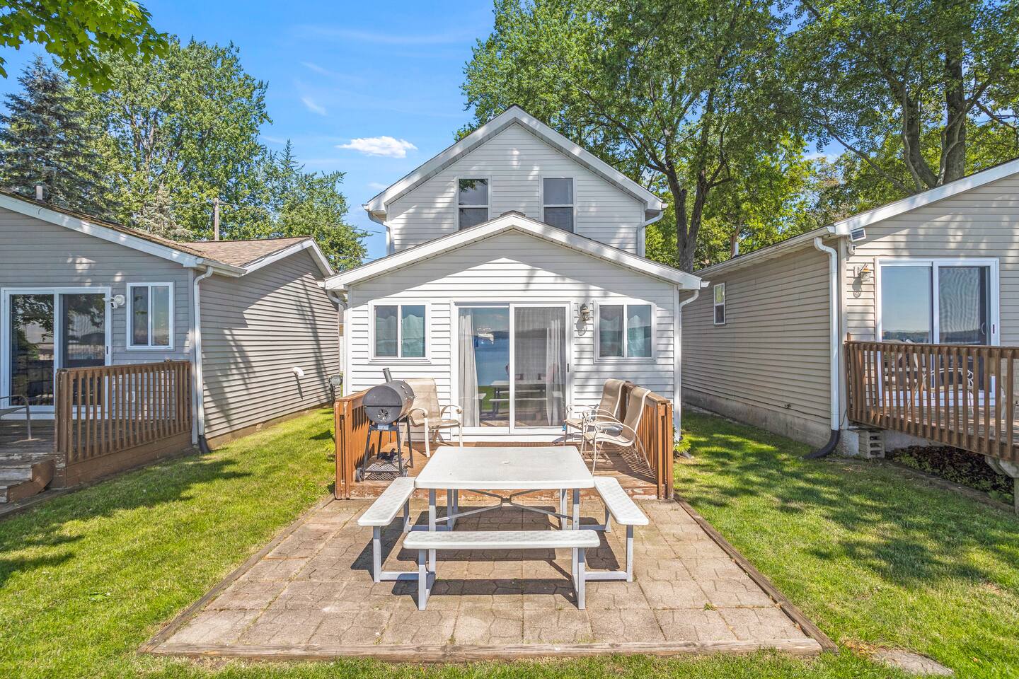 Cozy Lakefront Cottage  - Special Monthly Pricing