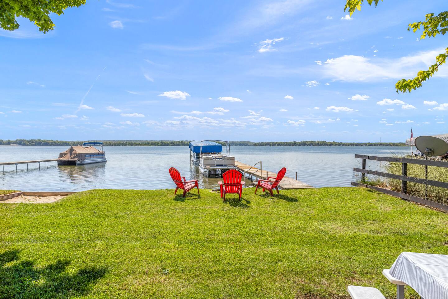 Lakeside Escape/Private Dock/Boat Rentals/Fire Pit