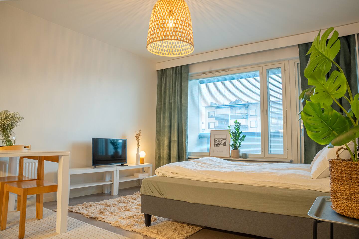 Arctic Downtown Dream: Cozy City Studio