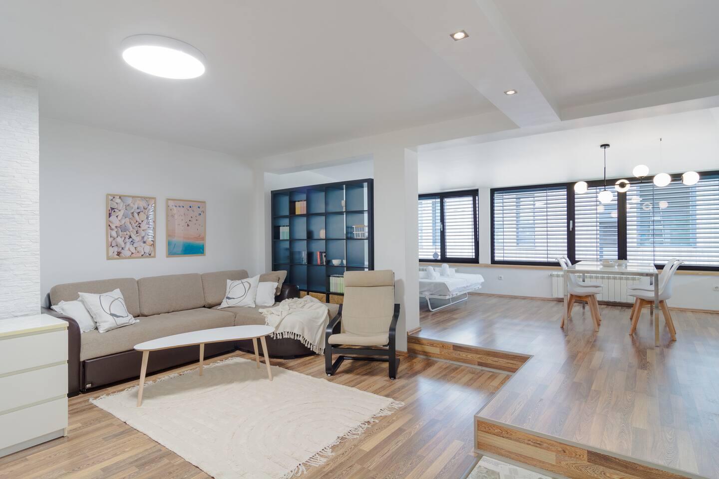 Spacious and modern apt, 6 guests, Central station, self check-in