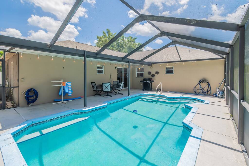 Disney Castle Cove (Pool & Community Boat Ramp)