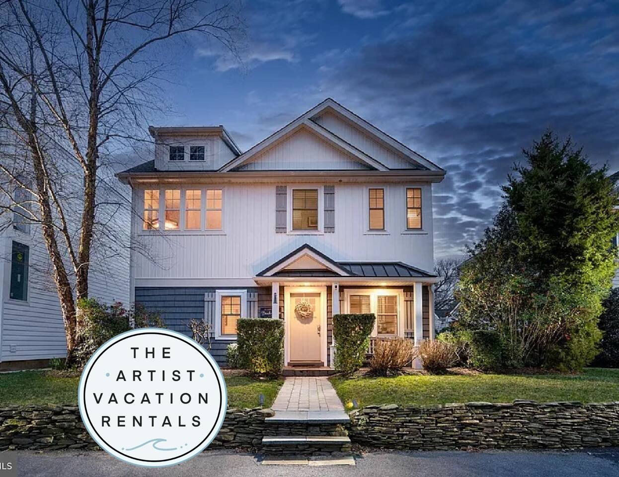 Hot tub, Tiki Bar, Fire-pit, Sleeps 12, Location!