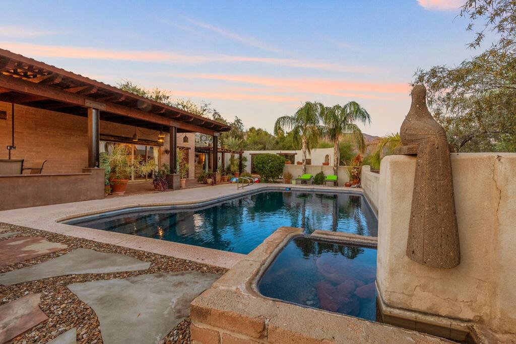 Group Retreat Tucson Foothills Mountain Views Epic