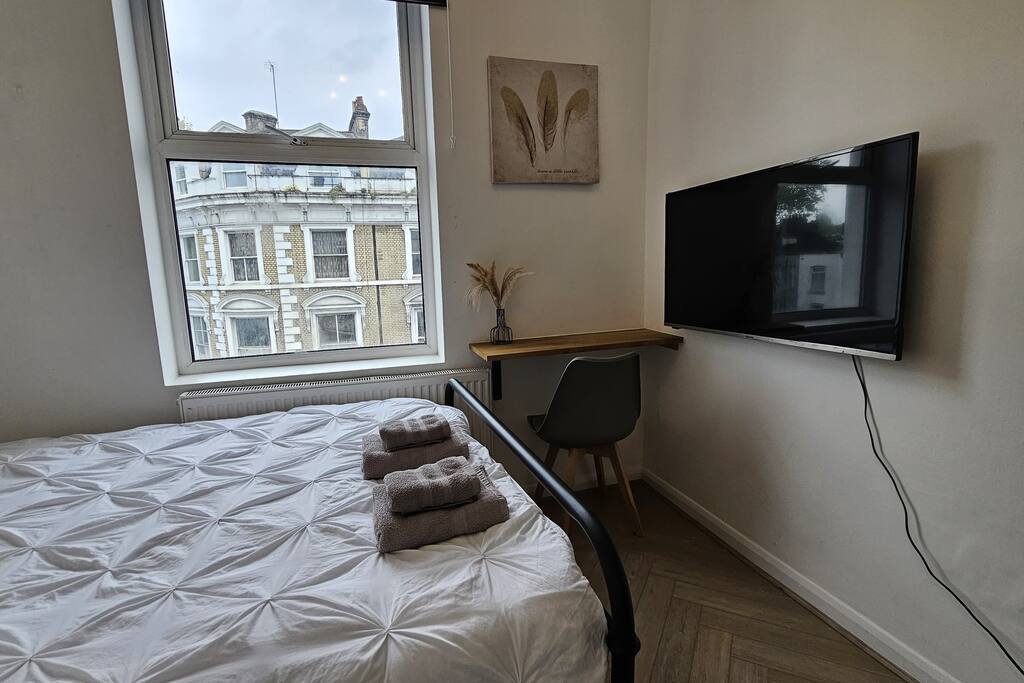 Newly renovated En-suite Room 22