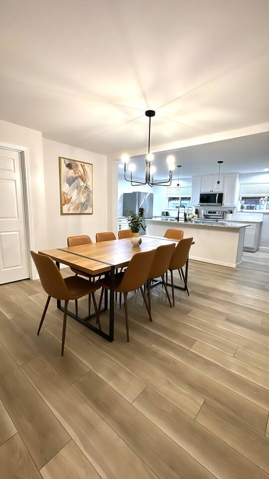 Spacious 5BR & 3.5BA Minimalist Haven in STL