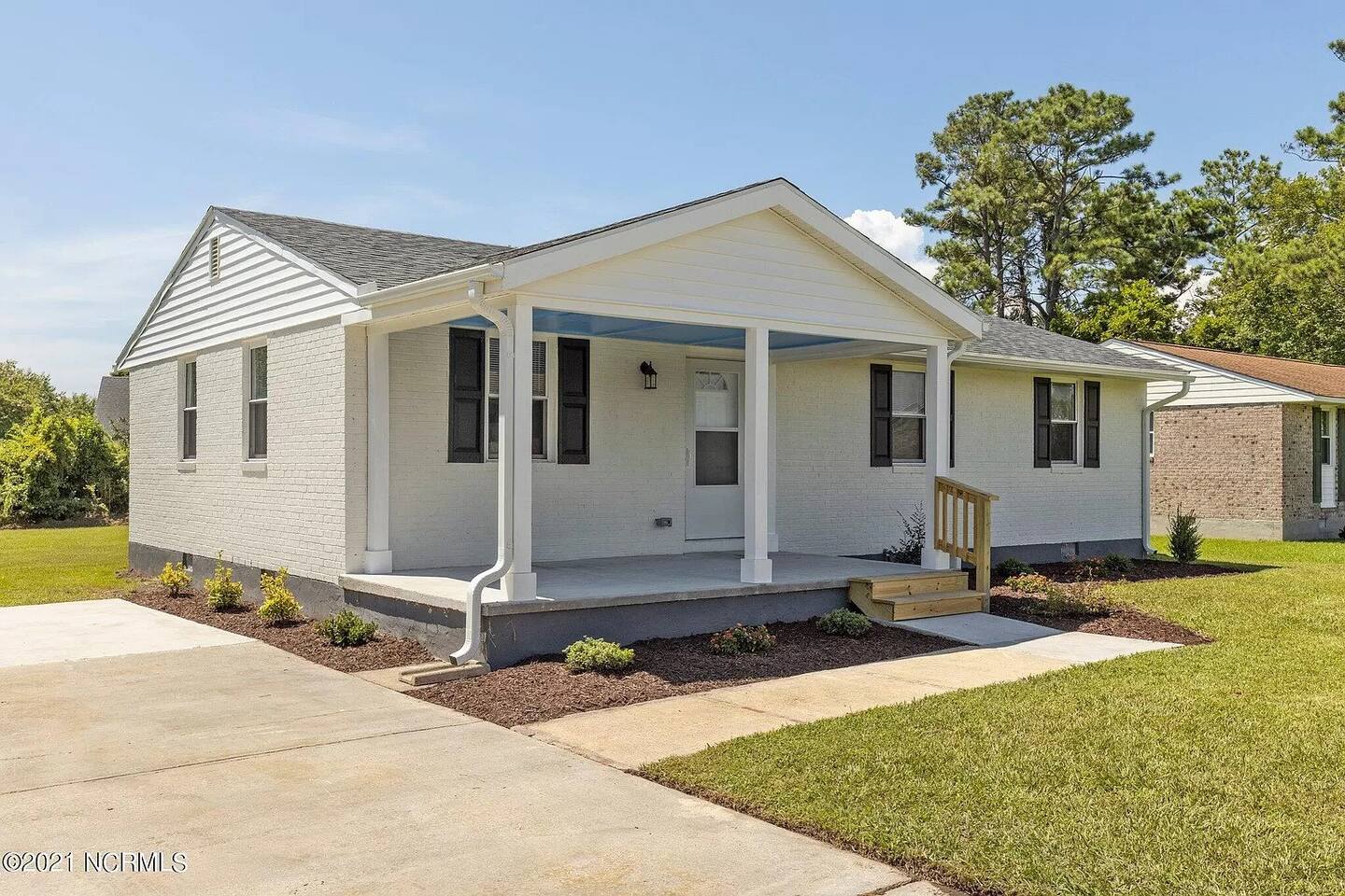 Pet Friendly, Close to Morehead Downtown