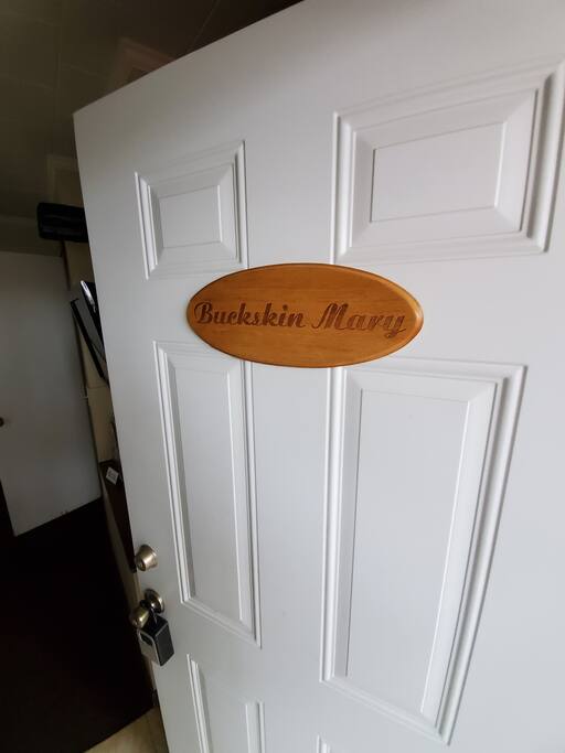 Deschutes Motel - Buckskin Mary