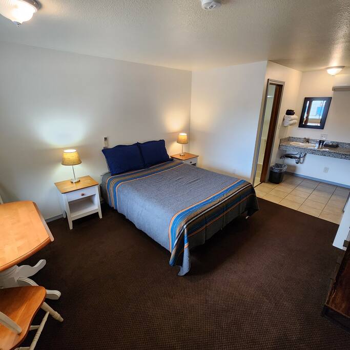 Deschutes Motel - Oaks Springs