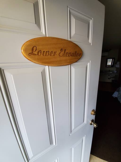 Deschutes Motel - Lower Elevator