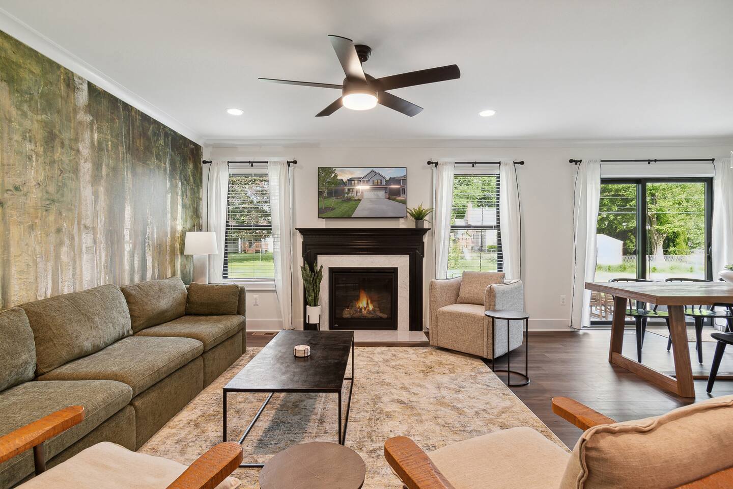 NEW - 1mi DT|Hot tub+FirePit|Game Room