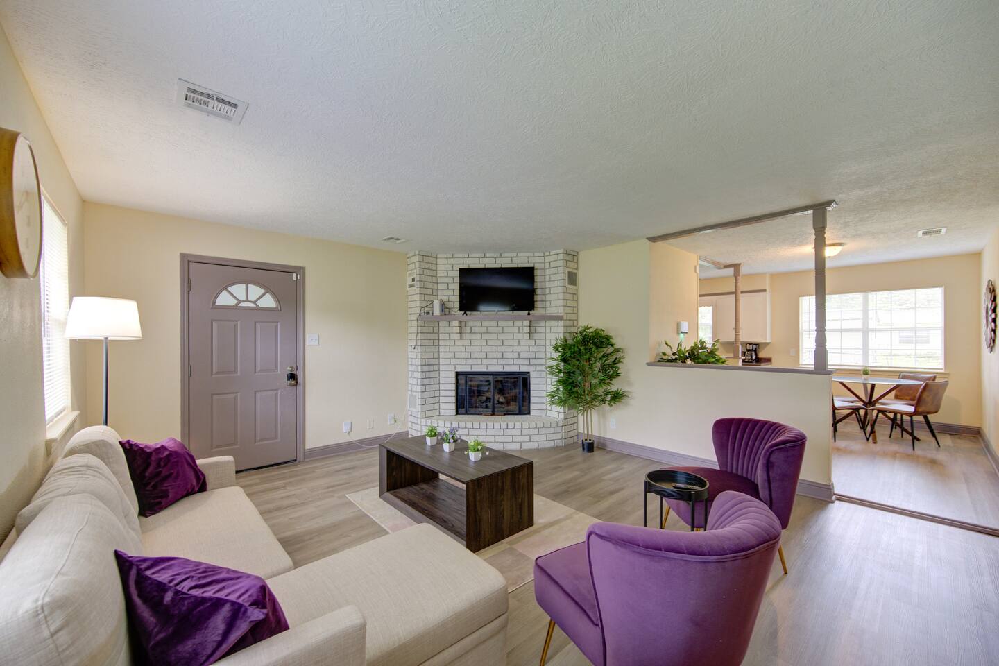 Indoor fireplace w/ patio & Pool Table