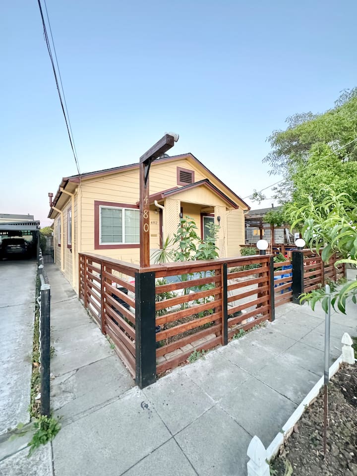 Modern 1BR Urban Stay | Kitchen + Parking