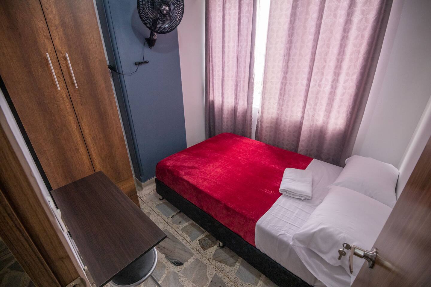 Living Poblado Manila 3027 Habitación Individual