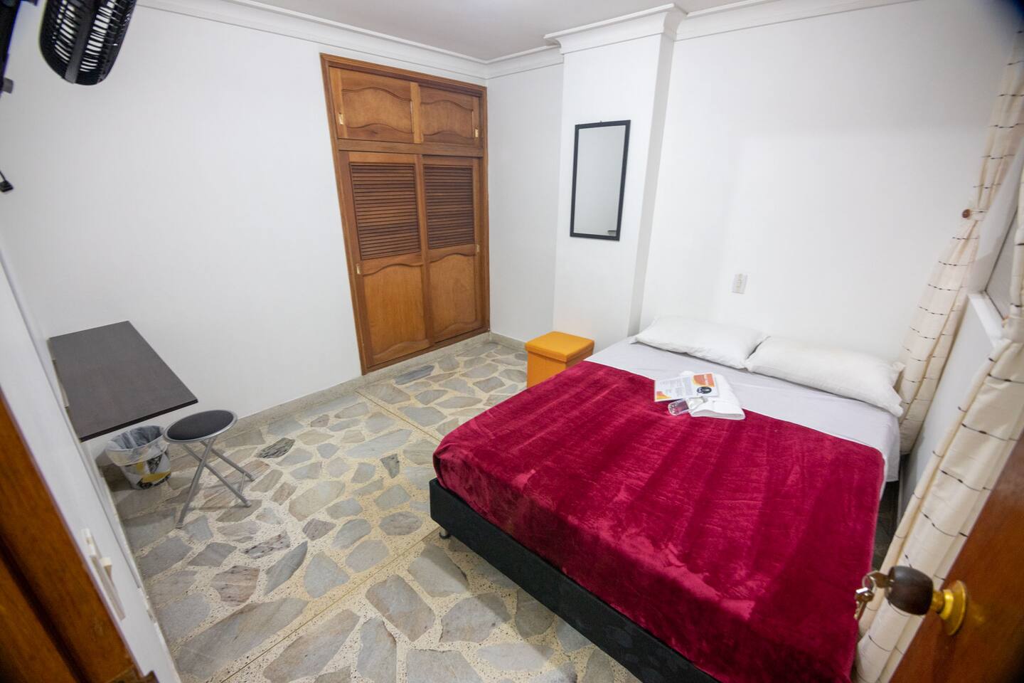 Living Poblado Manila 3020 Habitación Doble