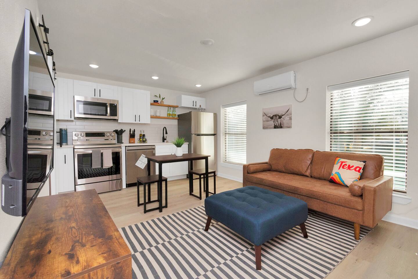 Modern 1BR | Central Location + Easy Parking