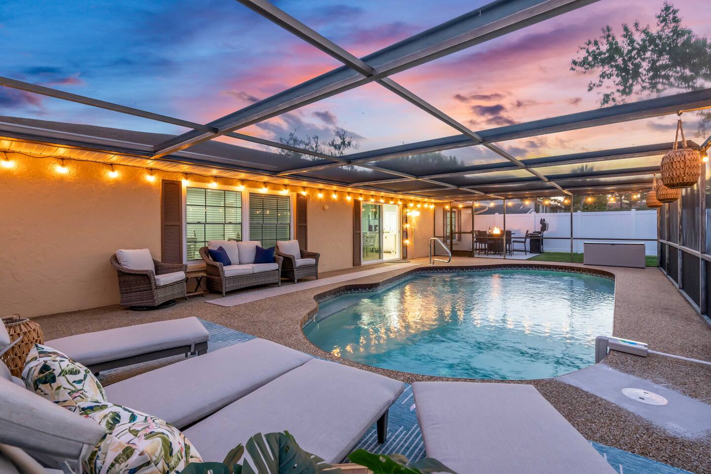 Spacious w heated pool: 3mi- lMG, 7mi- AMI beaches