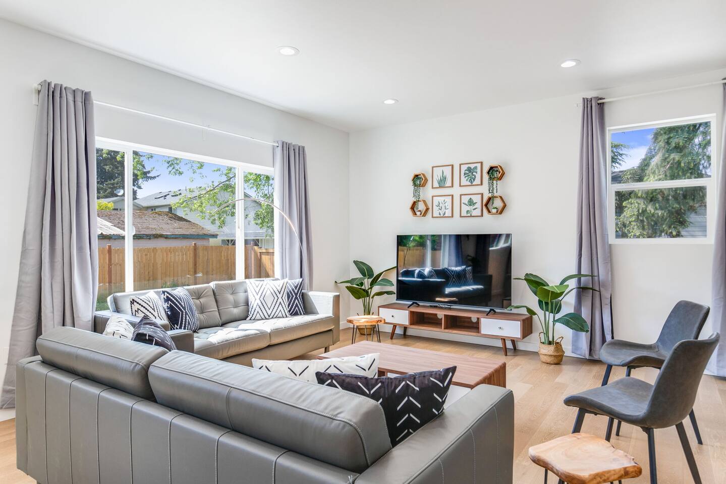 Stunning 4B3BA close to Airport wEV charger & Yard