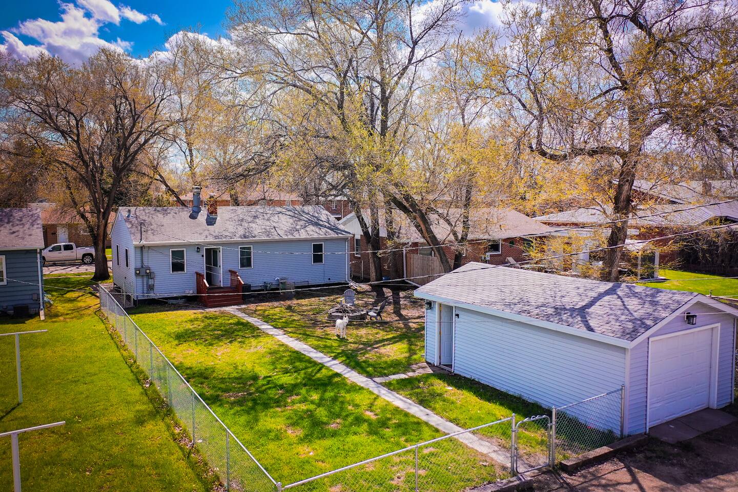 Quiet Home near UND&Ralph_pet friendly_fenced yard
