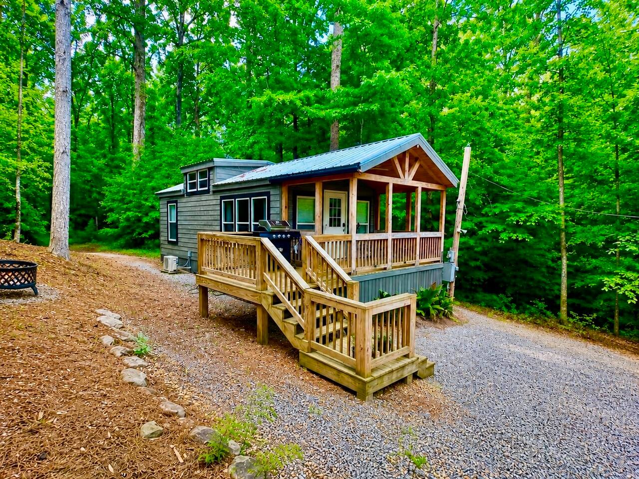 Nature’s Cove Cabin B-kayaks/fire pit/pet friendly