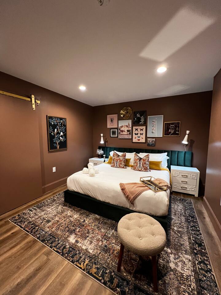 Lavish Loft on Main St - Walk to Stn Mtn Park!