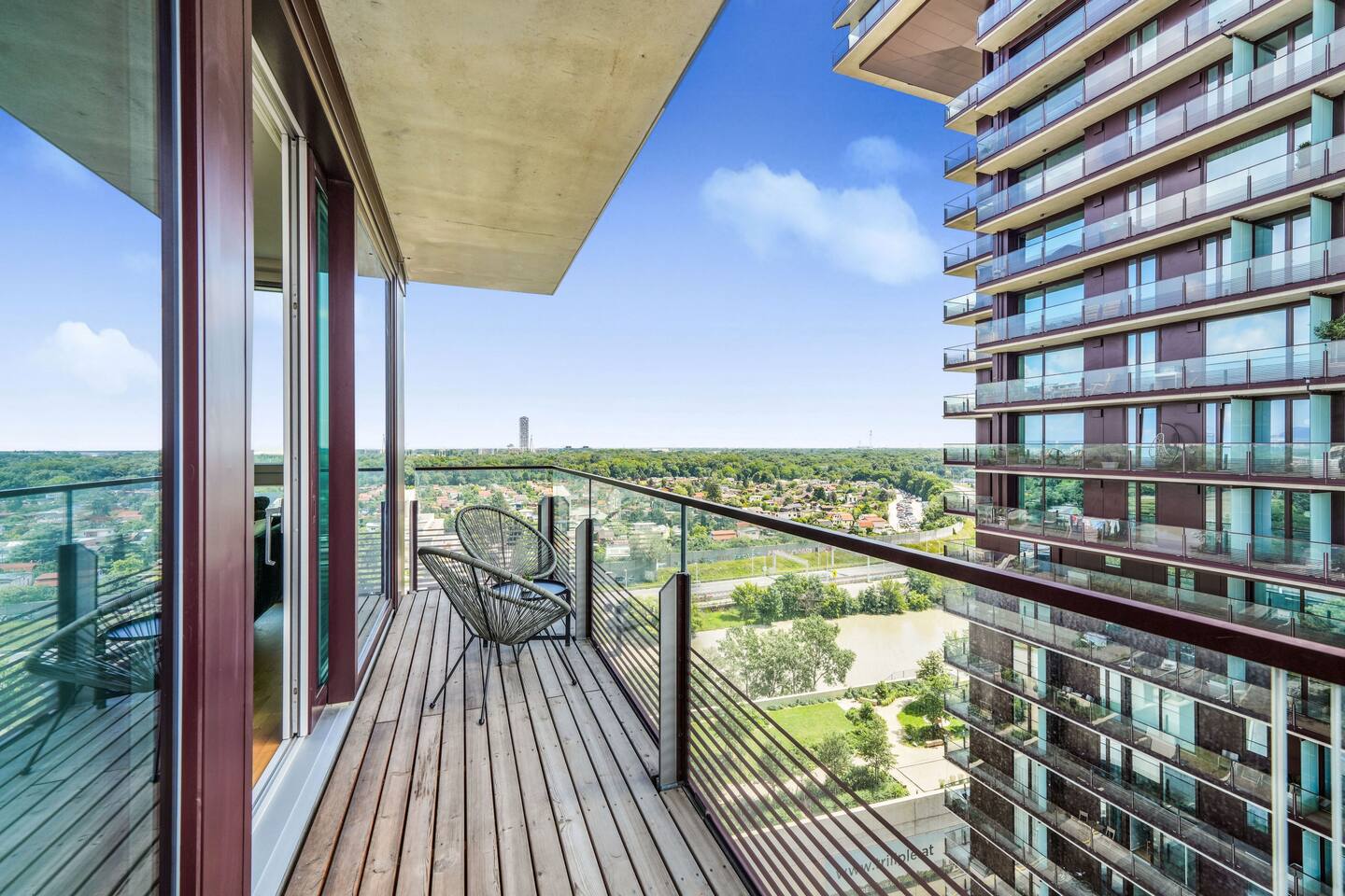 Vienna Sky Apartment I Rooftop pool I Netflix