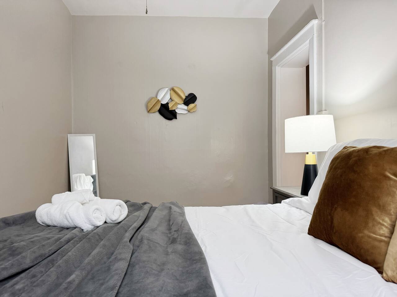 The Harrison B | KING 1BD/1BA Apt near Downtown