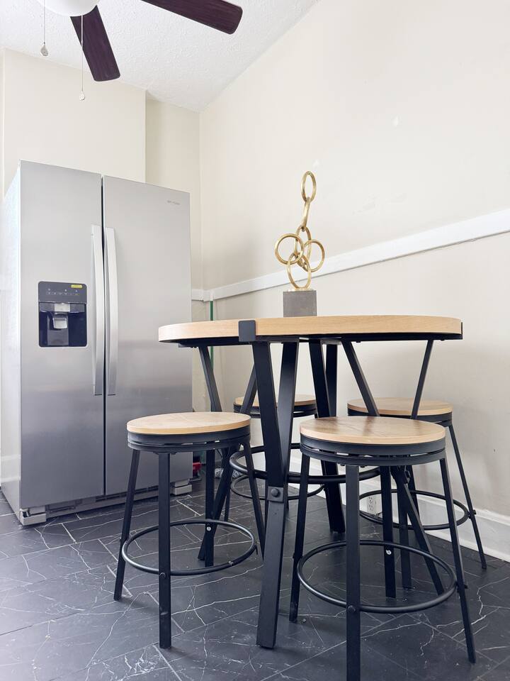 The Harrison B | KING 1BD/1BA Apt near Downtown