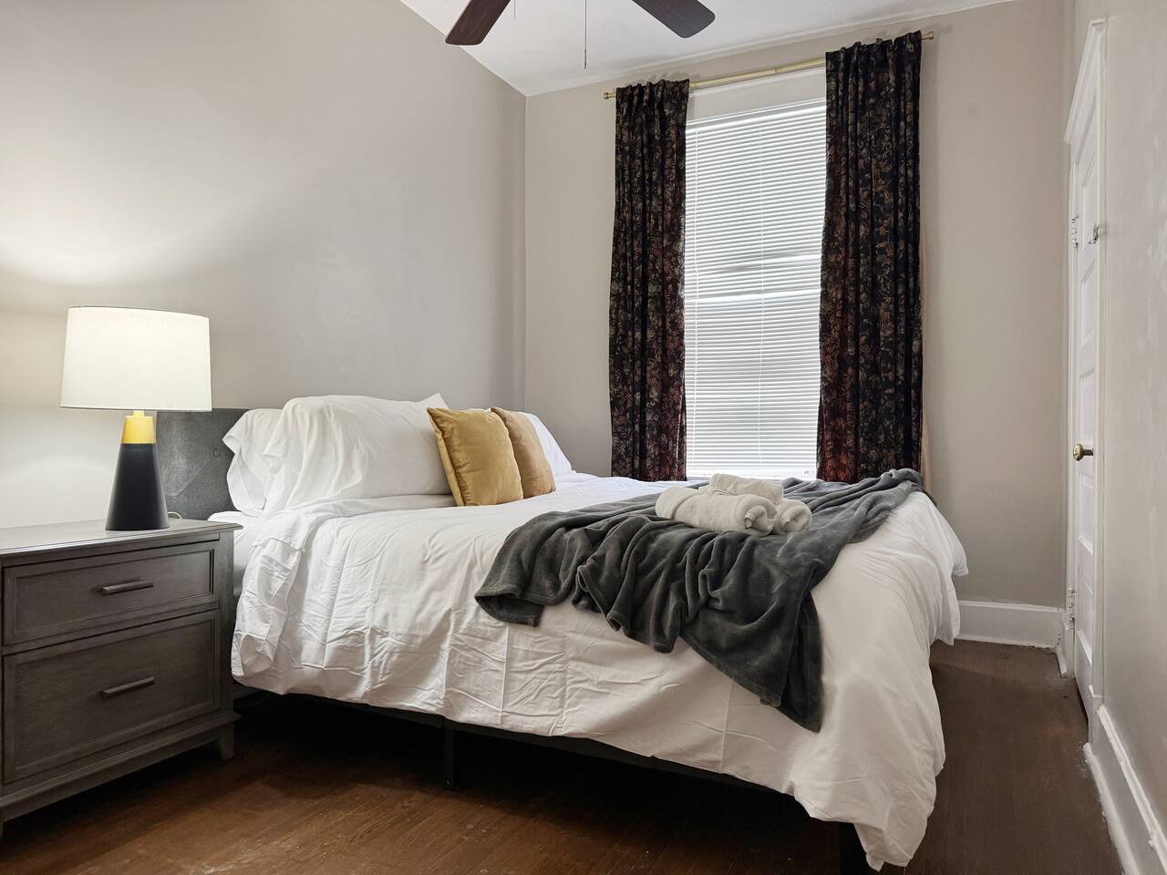 The Harrison B | KING 1BD/1BA Apt near Downtown photo 3