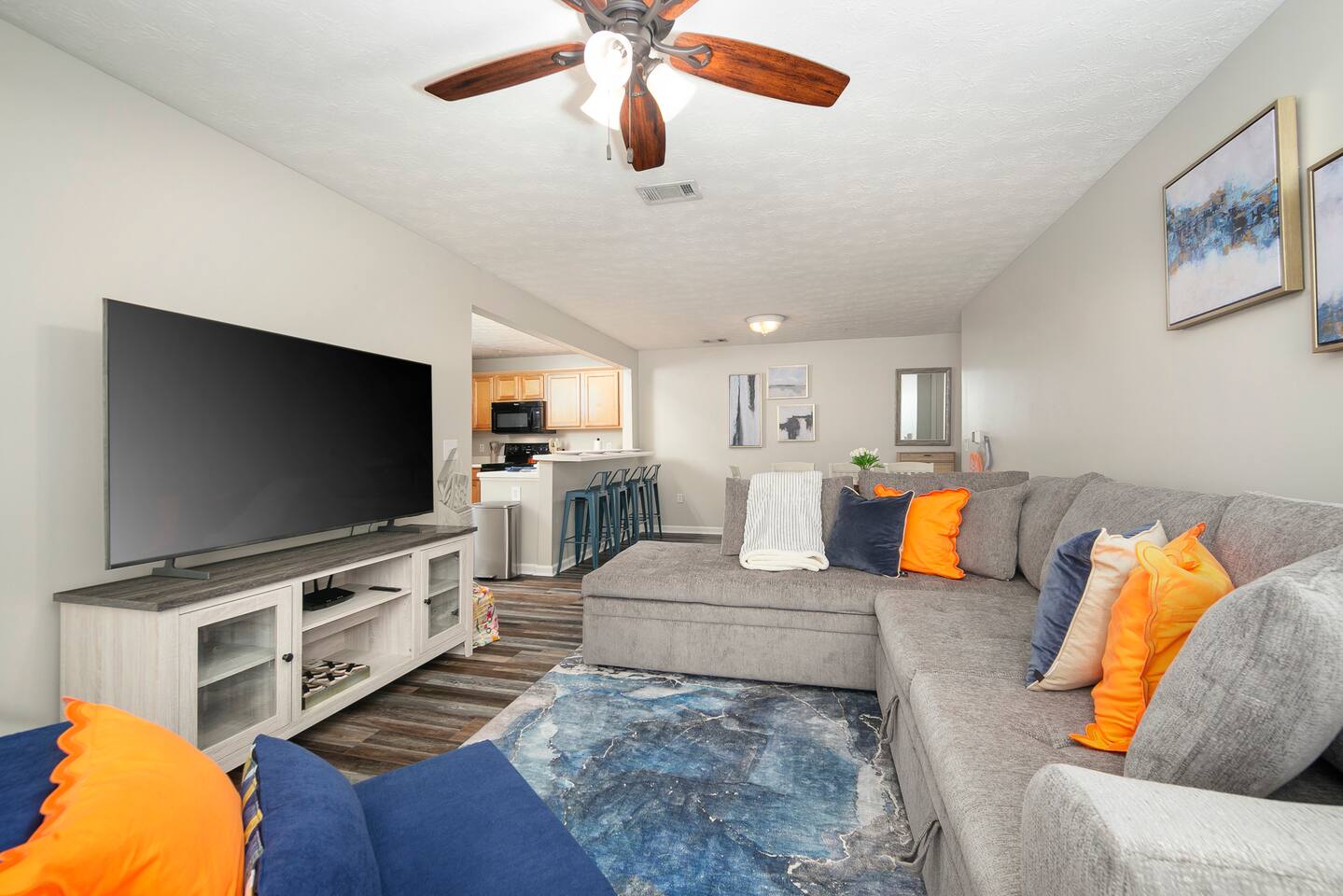 Vibrant Living Near Auburn University l 4BR 4BA — photo 1