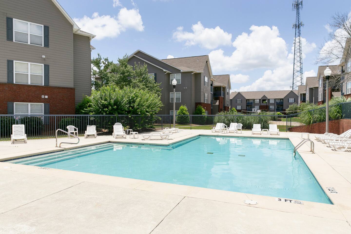 Vibrant Living Near Auburn University l 4BR 4BA — photo 4