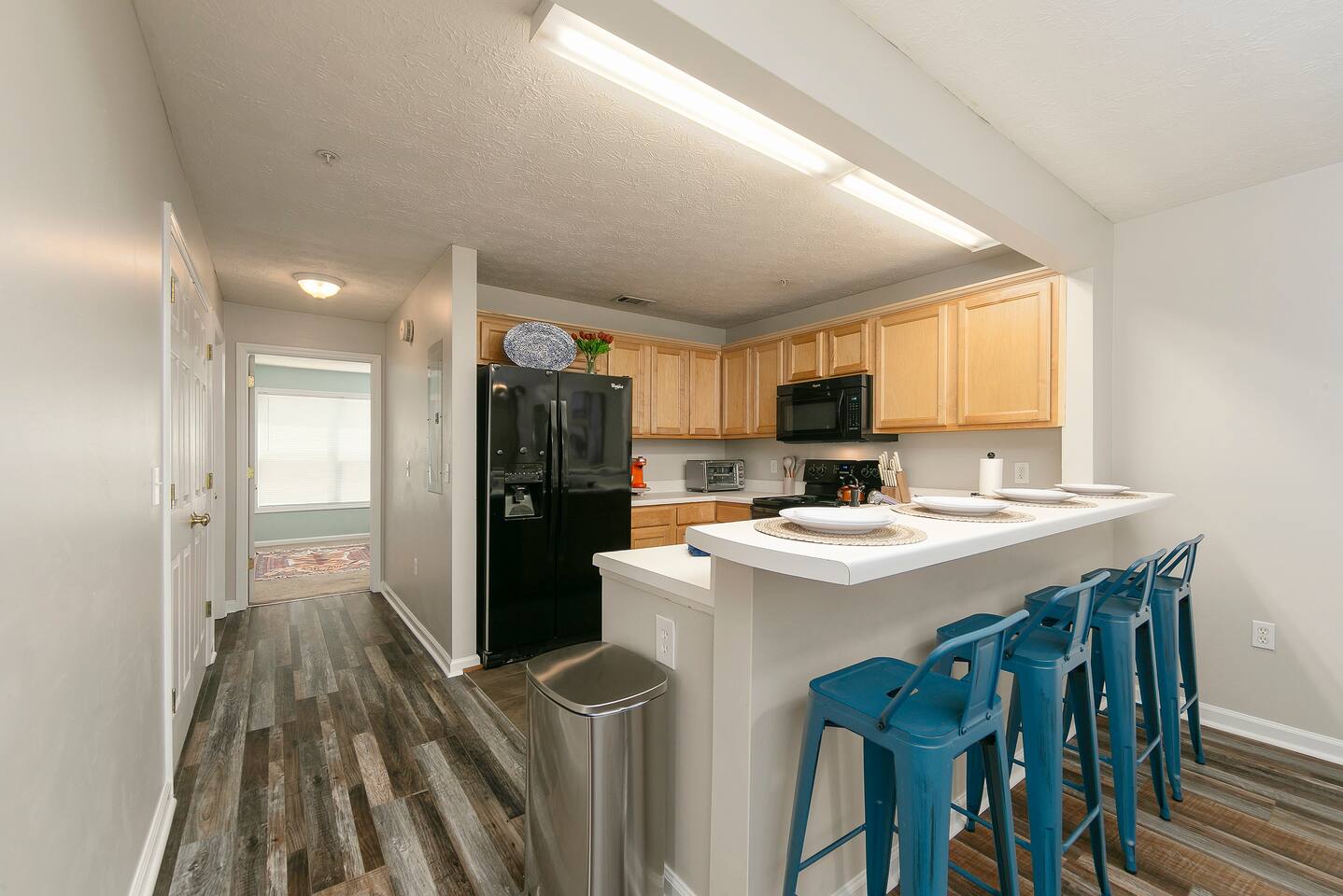 Vibrant Living Near Auburn University l 4BR 4BA — photo 3