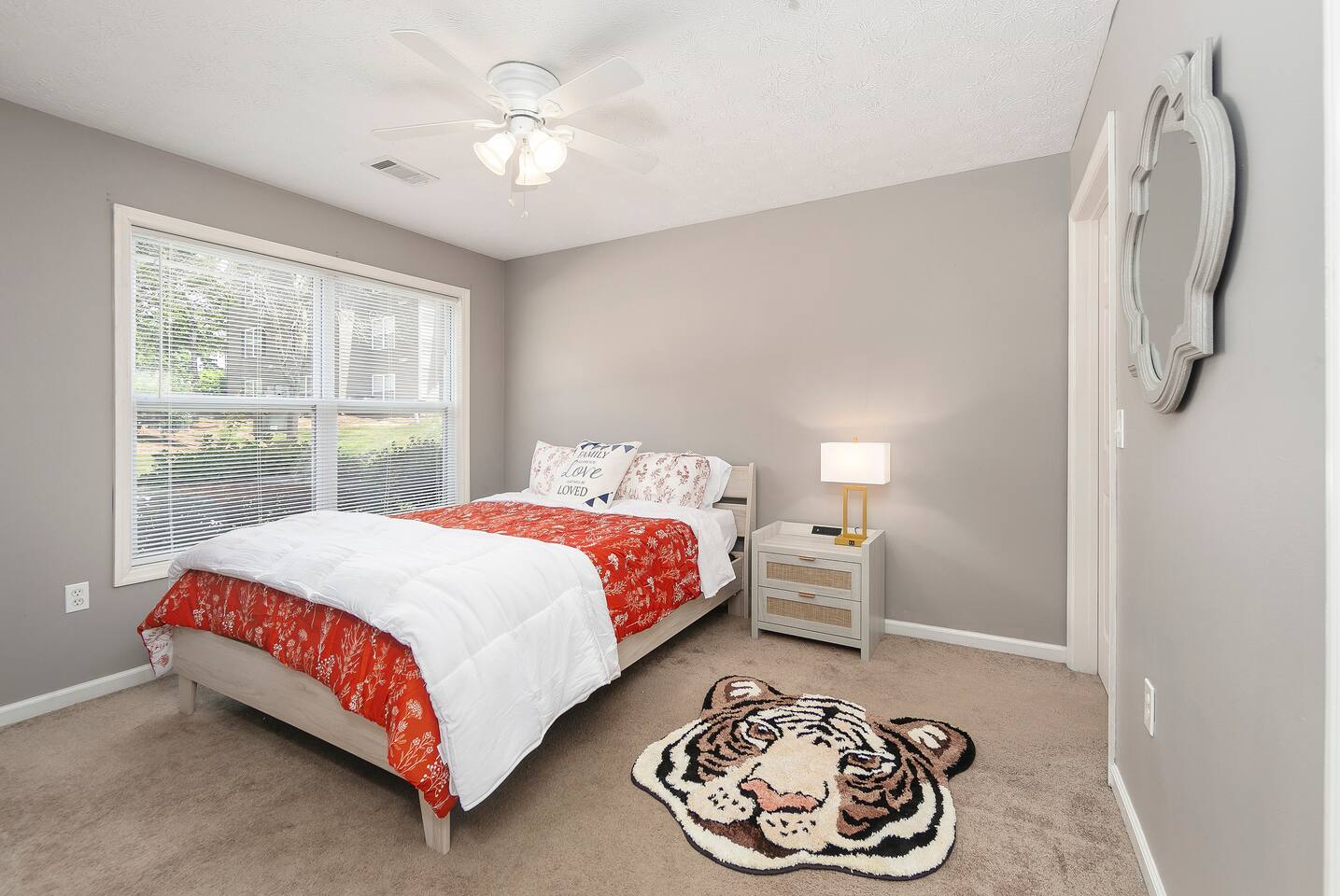 Vibrant Living Near Auburn University l 4BR 4BA — photo 2