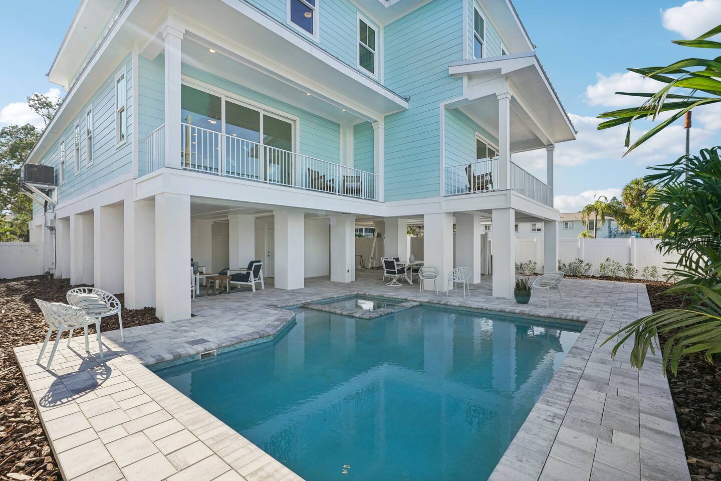 Luxury Beach Townhome | Steps to beach | Sleeps 9