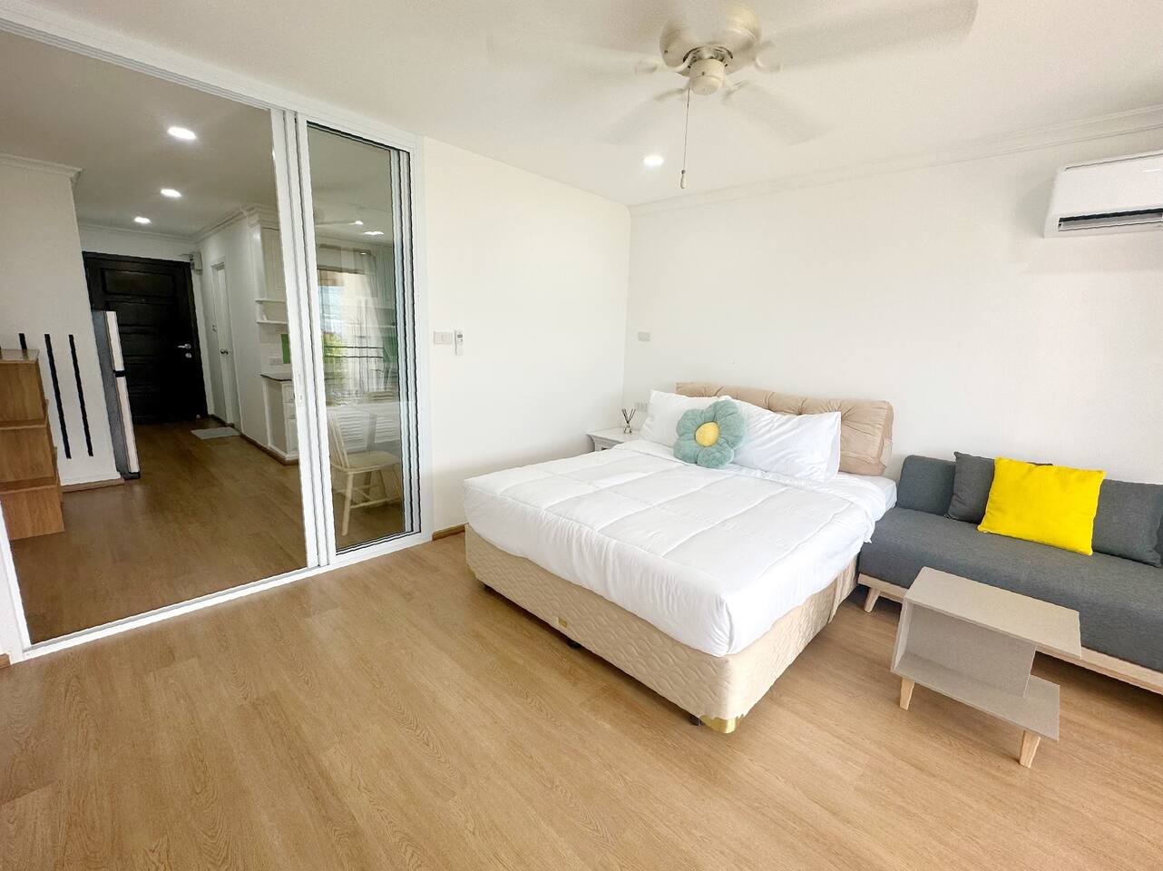 Cozy room and Mountain View at Hillside 4 condo