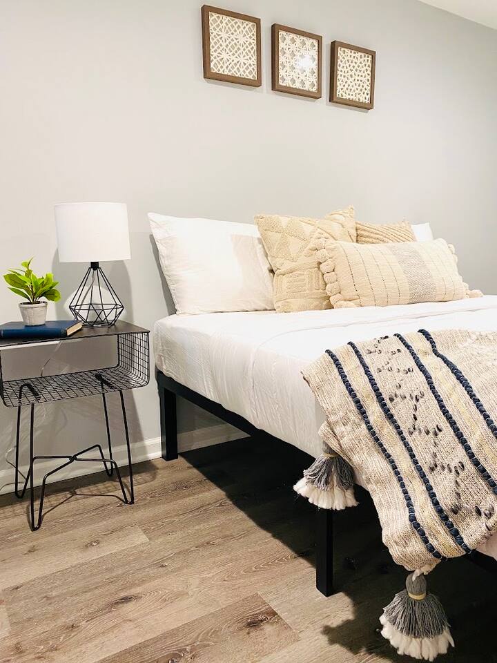 Stylish 1BR Retreat • Comfy Stay + Free Parking