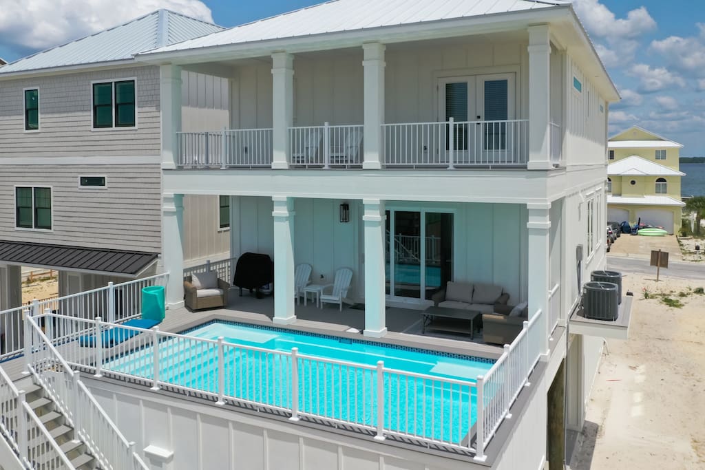 Luxury Beach Home Private Pool Golf Cart and Bikes