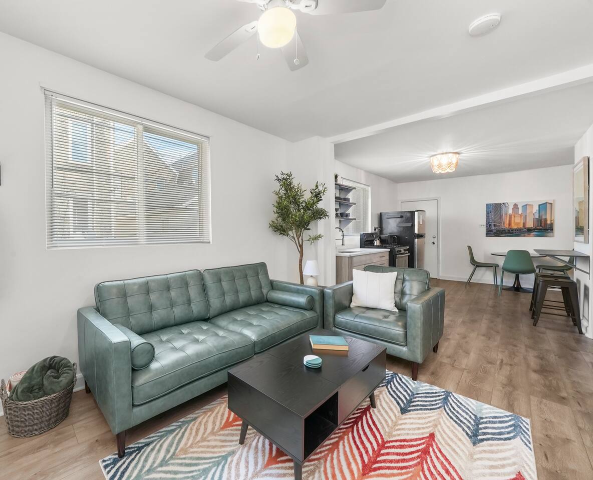 Best Pilsen Location*Monthly Stays*Laundry*Stylish